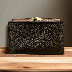 🎀Host Pick🎀 Louis Vuitton Monogram Kisslock Wallet CA0938  (1998 Spain)